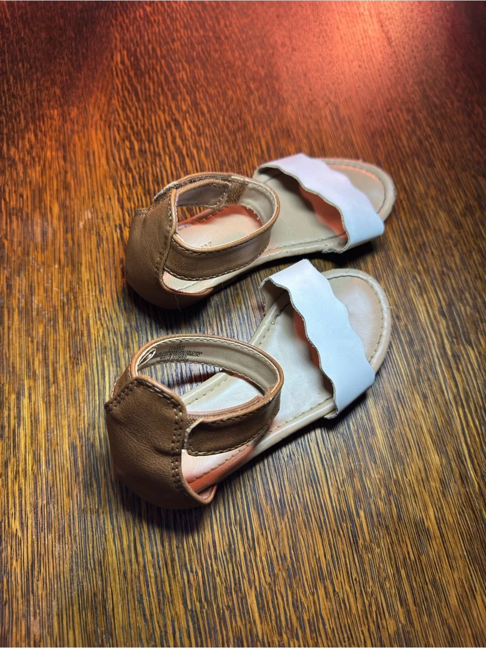 Old Navy Scallop Strap Size 7 Girls Sandals